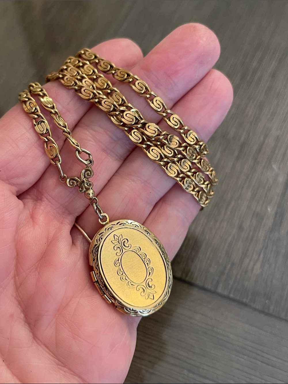 Gold-tone Oval Locket necklace from the 1928 Jewelry Company - Picture 8 of 16